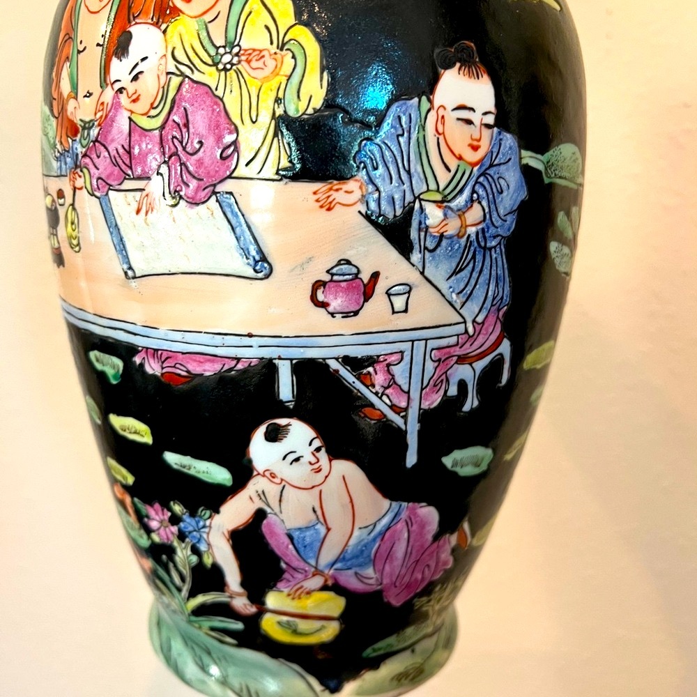 Vintage Famille Noir Asian Porcelain Hand Painted Decorative Vase - Picture 7 of 8